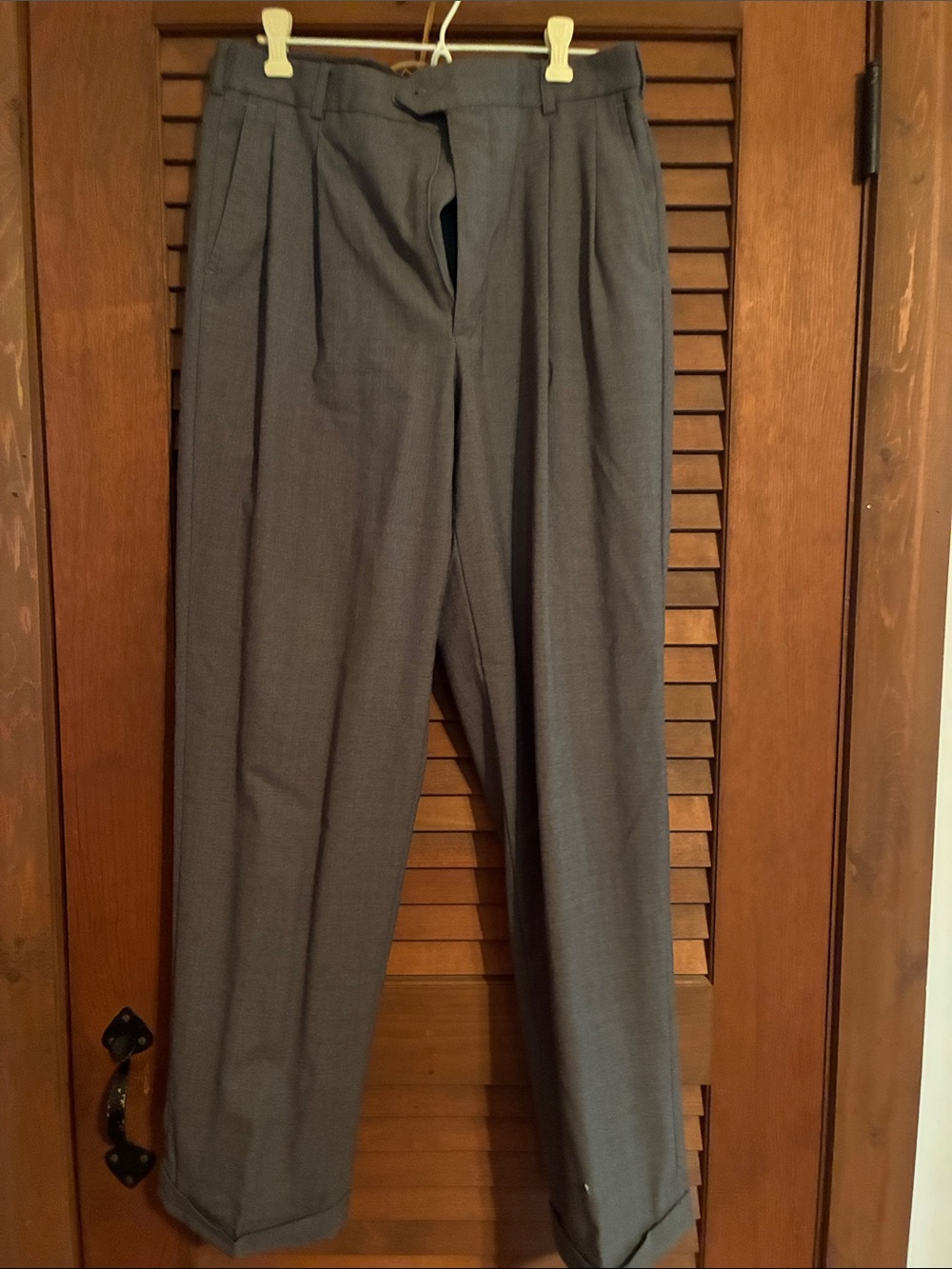 Men's Pleated Dress Pants in Gray - Classic Tailored Style